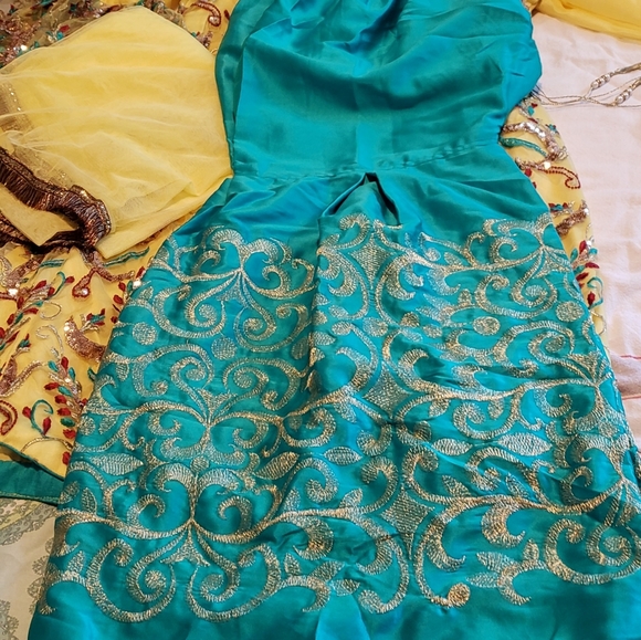 Beautiful net and silk 3 piece dress - Picture 3 of 4